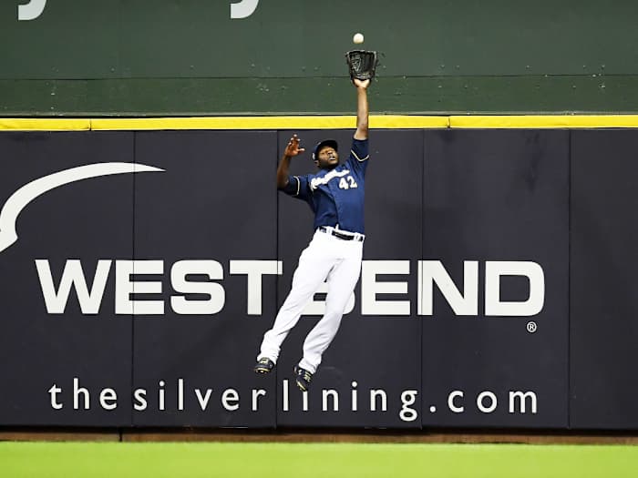 lorenzo-cain-robbing-hr-nl-central-martell.jpg
